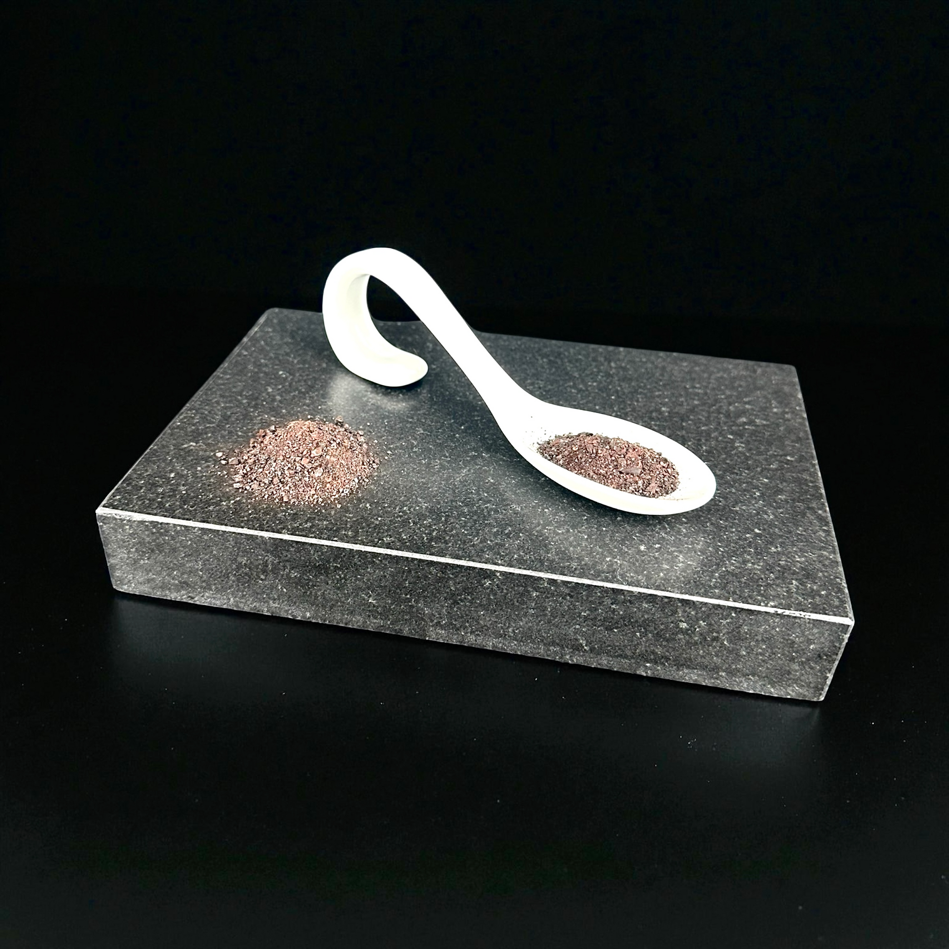 luftgetrocknetes Pferdeblut Granulat für Hunde & Katzen – natürliche Eisenquelle, BARF-Ergänzung, unterstützt Vitalität und Blutbildung. Vitacanin Schweiz